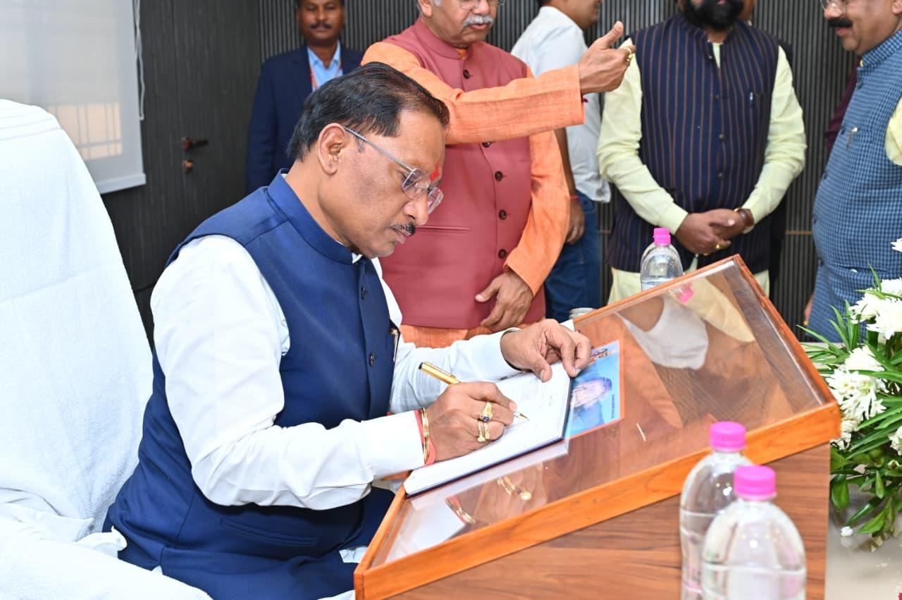 मुख्यमंत्री ने कोनी में नवीन संभागायुक्त कार्यालय का किया लोकार्पण 2 1 1