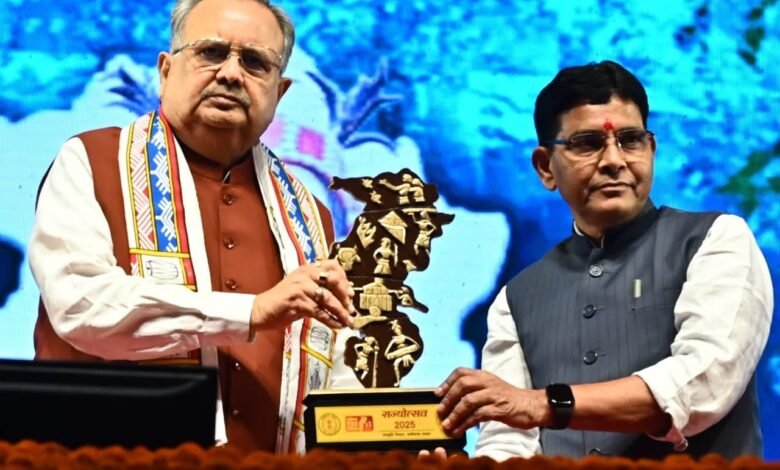 छत्तीसगढ़ देश में सबसे तेजी से विकास करने वाला राज्य : विधानसभा अध्यक्ष डॉ. रमन सिंह 10 छत्तीसगढ़ देश में सबसे तेजी से विकास करने वाला राज्य : विधानसभा अध्यक्ष डॉ. रमन सिंह