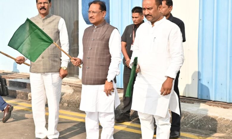 मुख्यमंत्री ने स्टेट हैंगर से विमान परिचालन सेवा का किया शुभारंभ 10 मुख्यमंत्री ने स्टेट हैंगर से विमान परिचालन सेवा का किया शुभारंभ