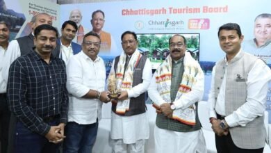 सरदार पटेल की 150वीं जयंती वर्ष पर आयोजित भारत पर्व में शामिल हुए मुख्यमंत्री विष्णु देव साय; छत्तीसगढ़ के सांस्कृतिक दल के कलाकारों से की मुलाकात और दी शुभकामनाएं 9 सरदार पटेल की 150वीं जयंती वर्ष पर आयोजित भारत पर्व में शामिल हुए मुख्यमंत्री विष्णु देव साय; छत्तीसगढ़ के सांस्कृतिक दल के कलाकारों से की मुलाकात और दी शुभकामनाएं