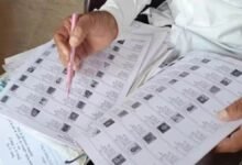 निर्वाचन आयोग का दावा 99 फीसदी वोटरों तक SIR फॉर्म पहुंचे, लोगों का कहना—हमें तो मिला ही नहीं