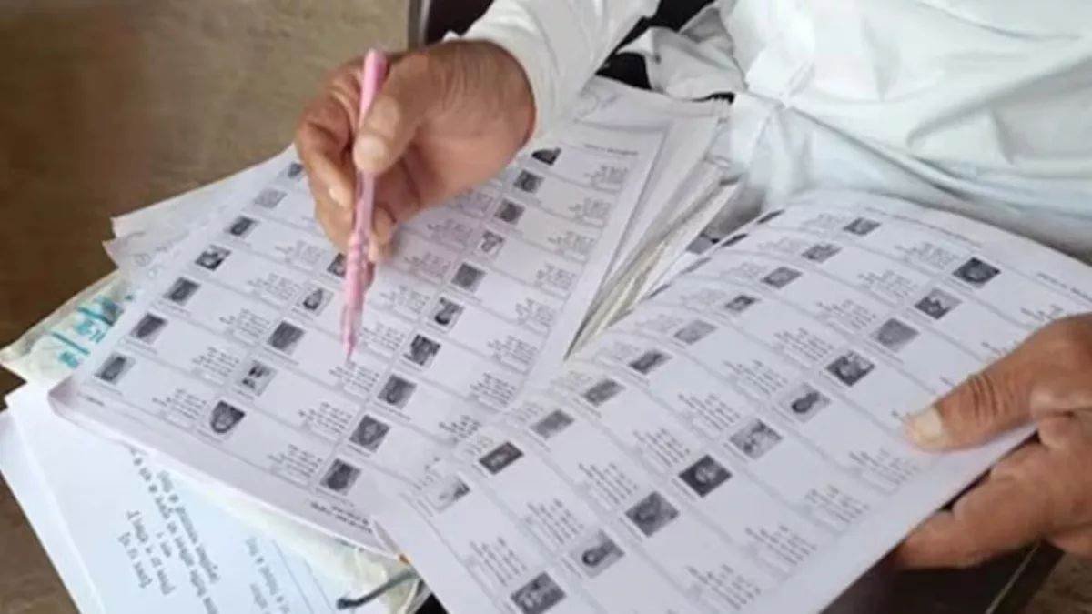 निर्वाचन आयोग का दावा 99 फीसदी वोटरों तक SIR फॉर्म पहुंचे, लोगों का कहना—हमें तो मिला ही नहीं 1 निर्वाचन आयोग का दावा 99 फीसदी वोटरों तक SIR फॉर्म पहुंचे, लोगों का कहना—हमें तो मिला ही नहीं