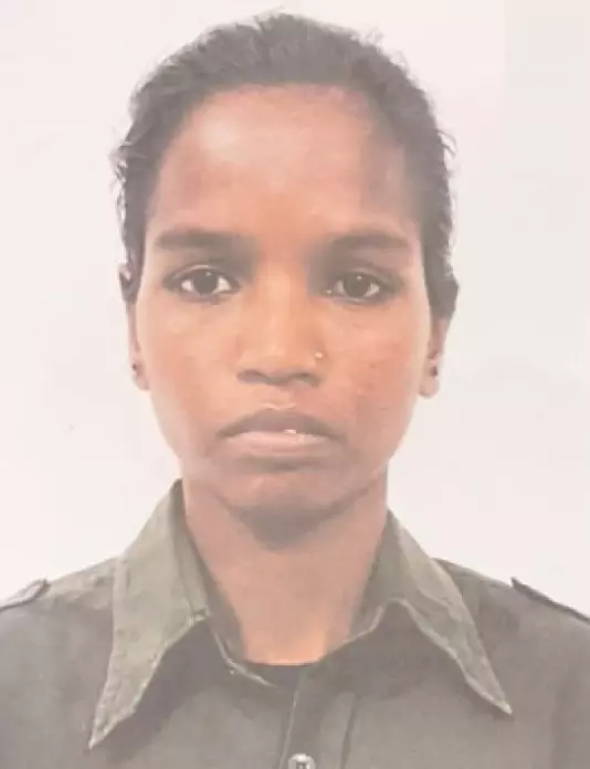 खैरागढ़ में 17 लाख की इनामी महिला नक्सली ने किया आत्मसमर्पण 1 खैरागढ़ में 17 लाख की इनामी महिला नक्सली ने किया आत्मसमर्पण