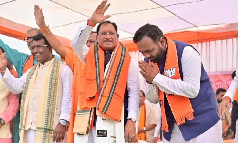 मुख्यमंत्री विष्णुदेव साय ने नुआपाड़ा विधानसभा उपचुनाव में चुनावी सभा को किया संबोधित, कहा - उत्तम हो ओड़िशा, हम सबका संकल्प 10 IMG 20251107 WA0005
