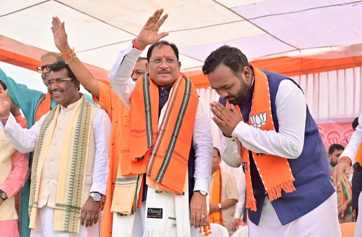 मुख्यमंत्री विष्णुदेव साय ने नुआपाड़ा विधानसभा उपचुनाव में चुनावी सभा को किया संबोधित, कहा - उत्तम हो ओड़िशा, हम सबका संकल्प 1 IMG 20251107 WA0005