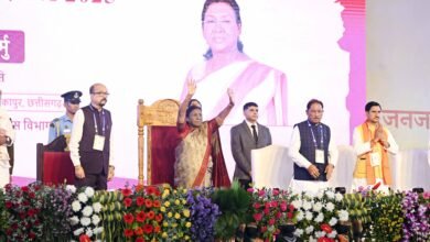 राष्ट्रपति द्रौपदी मुर्मु ने अंबिकापुर में ‘जनजातीय गौरव दिवस’ समारोह में की शिरकत, जनजातीय नायकों के परिजनों को किया सम्मान 5 राष्ट्रपति द्रौपदी मुर्मु ने अंबिकापुर में ‘जनजातीय गौरव दिवस’ समारोह में की शिरकत, जनजातीय नायकों के परिजनों को किया सम्मान