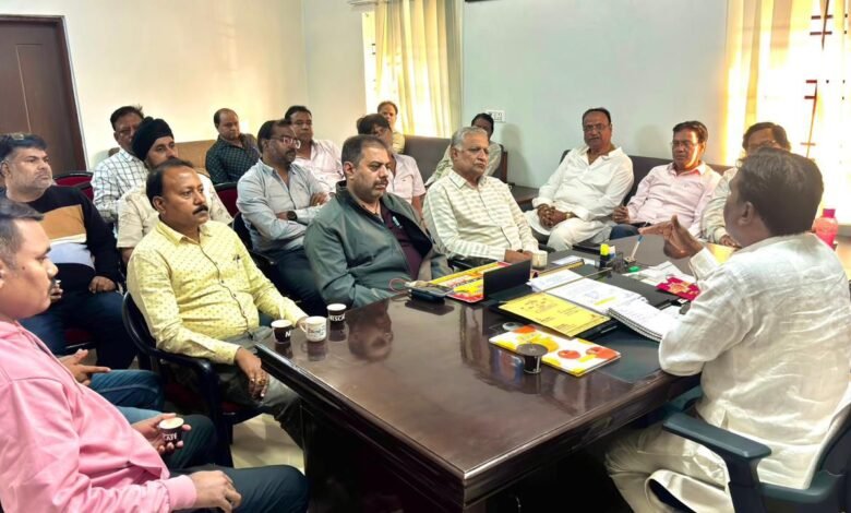 स्वच्छता, यातायात एवं अतिक्रमण मुक्ति पर नगर पालिका में अहम बैठक; नपा अध्यक्ष चंद्रप्रकाश चंद्रवंशी ने दिए निर्देश, व्यापारियों से की सहयोग की अपील