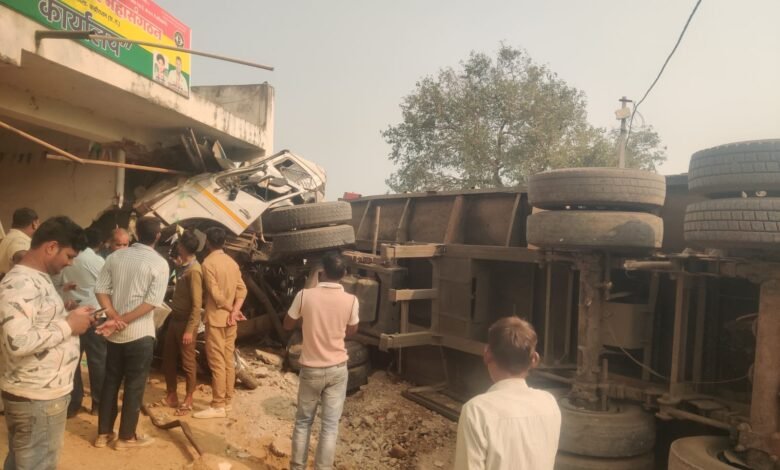 कवर्धा में बड़ा सड़क हादसा: तेज रफ्तार ट्रक घर में घुसा, चालक गंभीर रूप से घायल