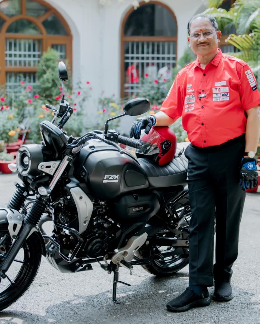 मुख्यमंत्री विष्णुदेव साय ने स्वयं बाइक चलाकर युवाओं को दिया सुरक्षित ड्राइविंग का संदेश 1 oooo