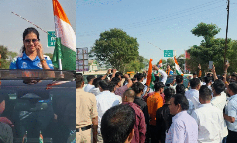 महिला वर्ल्ड कप विजेता टीम की फिजियोथेरेपिस्ट आकांक्षा सत्यवंशी का कवर्धा में भव्य स्वागत, कहा – “उम्मीद से दस गुना ज्यादा मिला सम्मान” 14 महिला वर्ल्ड कप विजेता टीम की फिजियोथेरेपिस्ट आकांक्षा सत्यवंशी का कवर्धा में भव्य स्वागत, कहा – “उम्मीद से दस गुना ज्यादा मिला सम्मान”