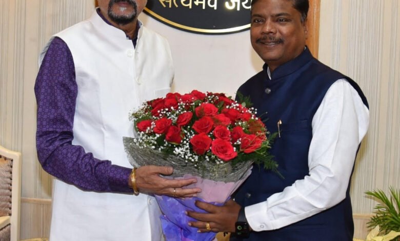 रायपुर: राज्यपाल डेका से वन मंत्री केदार कश्यप की सौजन्य भेंट 16 q
