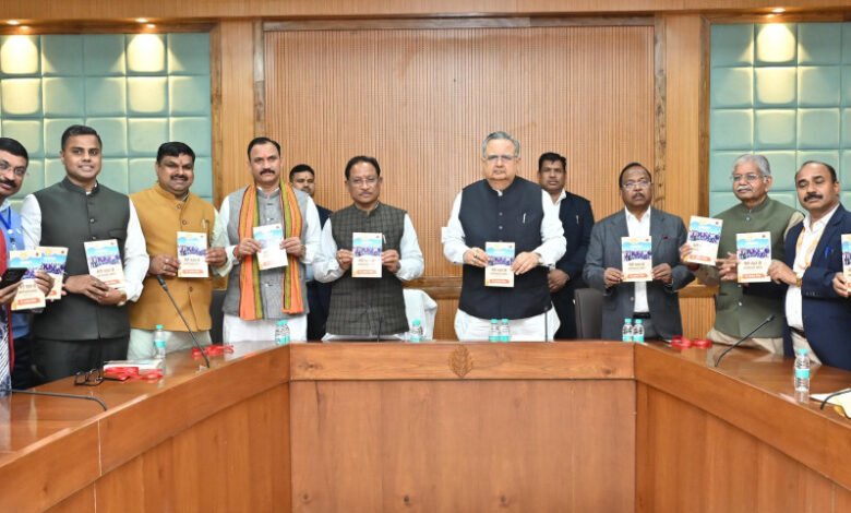 विधानसभा परिसर में यात्रा वृत्तान्त “मेरी नज़र से अरुणाचल प्रदेश” का विमोचन 18 1765978859 43504c64036fb6bf9b2f