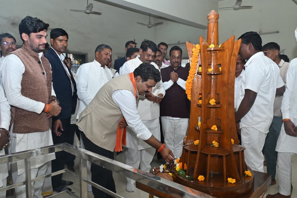 उपमुख्यमंत्री विजय शर्मा मगरदा, कवर्धा, बिसनपुरा में आयोजित संत गुरू घासीदास बाबा की जयंती में हुए शामिल, मगरदा में गुरुद्वारा परिसर और बिसनपुरा में विकास के लिए 20 लाख रूपए की घोषणा की