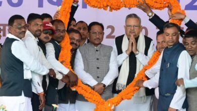 जनजातीय गौरव की स्वर्णिम विरासत: मुख्यमंत्री साय ने किया गैंदसिंह नायक की प्रतिमा का अनावरण, अखिल भारतीय हल्बा-हल्बी आदिवासी समाज के कार्यक्रम में हुए शामिल 2 1766763972 ede4d7b5f952c6c3a4f7