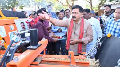 उपमुख्यमंत्री विजय शर्मा ने 02 स्क्वायर बेलर मशीनों का किया लोकार्पण 2 1767187418 6dc549b440e9f171f4ea