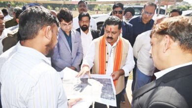 उपमुख्यमंत्री विजय शर्मा ने की मेडिकल कॉलेज भूमिपूजन कार्यक्रम के तैयारियों की समीक्षा, अधिकारियों को दिए दिशा निर्देश 2 IMG 20251208 WA0025