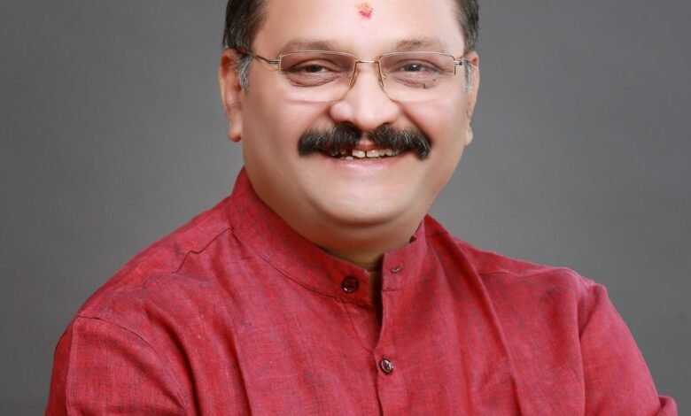 सांसद संतोष पांडेय लोकसभा के शीतकालीन सत्र में शामिल होने दिल्ली रवाना