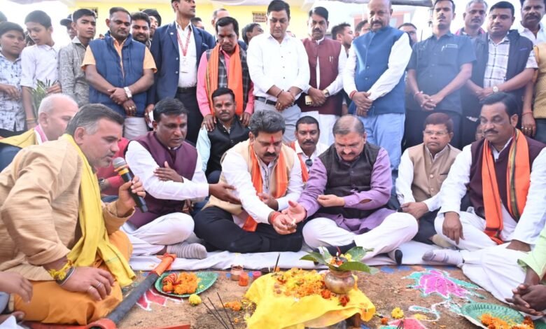उपमुख्यमंत्री विजय शर्मा ने कवर्धा के गौरव पथ निर्माण कार्य का किया भूमिपूजन, 10.73 करोड़ की लागत से बनेगा राजनांदगांव बायपास से नवीन बाजार तक