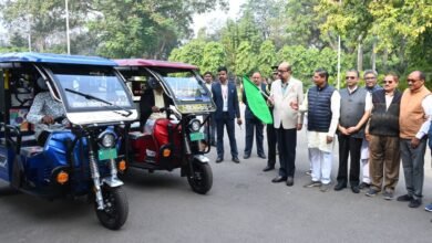 राज्यपाल श्री डेका ने सरस्वती शिक्षा संस्थान को प्रदान किए चार ई- रिक्शे 2 1767336185 c834e92080a7edcf5120