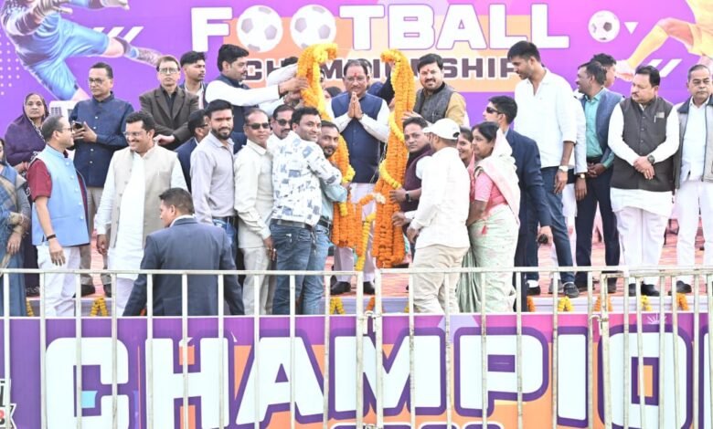 मुख्यमंत्री विष्णु देव साय के मुख्य आतिथ्य में सीएम ट्रॉफी ऑल इंडिया फुटबॉल चैंपियनशिप का भव्य समापन, 9 राज्यों की 16 टीमों को पछाड़कर छत्तीसगढ़ की रामकृष्ण मिशन, नारायणपुर टीम बनी चैंपियन