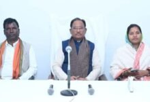 मुख्यमंत्री विष्णु देव साय ने सूरजपुर में शासकीय कार्यक्रमों के क्रियान्वयन की समीक्षा, कहा - सरकार की योजनाओं का लाभ समाज के अंतिम व्यक्ति तक पहुंचाएं