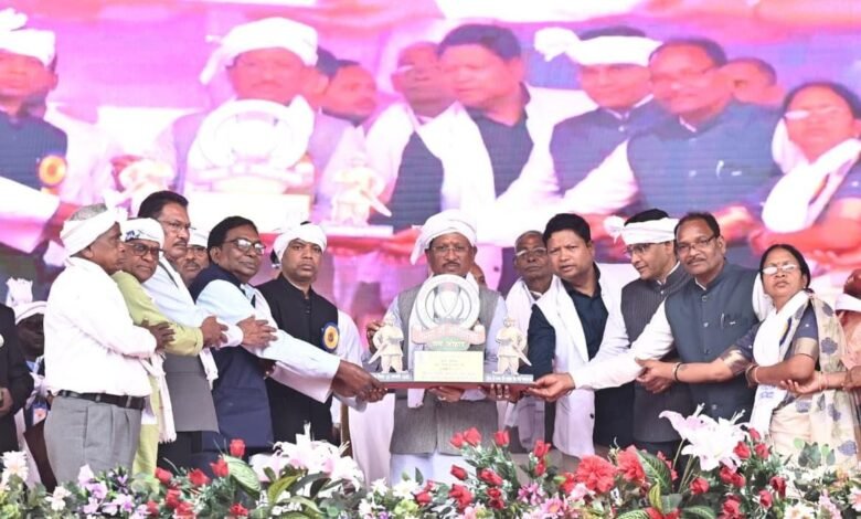 मुख्यमंत्री विष्णु देव साय शहीद शिरोमणि गैंदसिंह के 201वें शहादत दिवस एवं श्रद्धांजलि सभा कार्यक्रम में हुए शामिल, चौक, मूर्ति स्थापना और सामाजिक केंद्रों की घोषणा