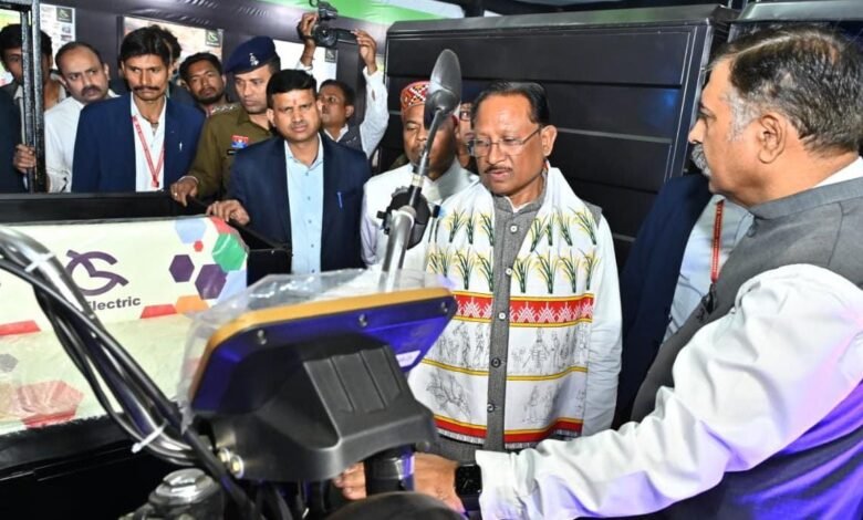 मुख्यमंत्री विष्णु देव साय राडा ऑटो एक्सपो-2026 के शुभारंभ कार्यक्रम में हुए शामिल, 20 जनवरी से 5 फरवरी तक वाहनों की बिक्री पर लाइफ टाइम रोड टैक्स में मिलेगी 50 प्रतिशत की छूट