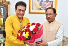 मुख्यमंत्री विष्णुदेव साय से सुप्रसिद्ध अभिनेता नीतिश भारद्वाज ने की सौजन्य मुलाकात