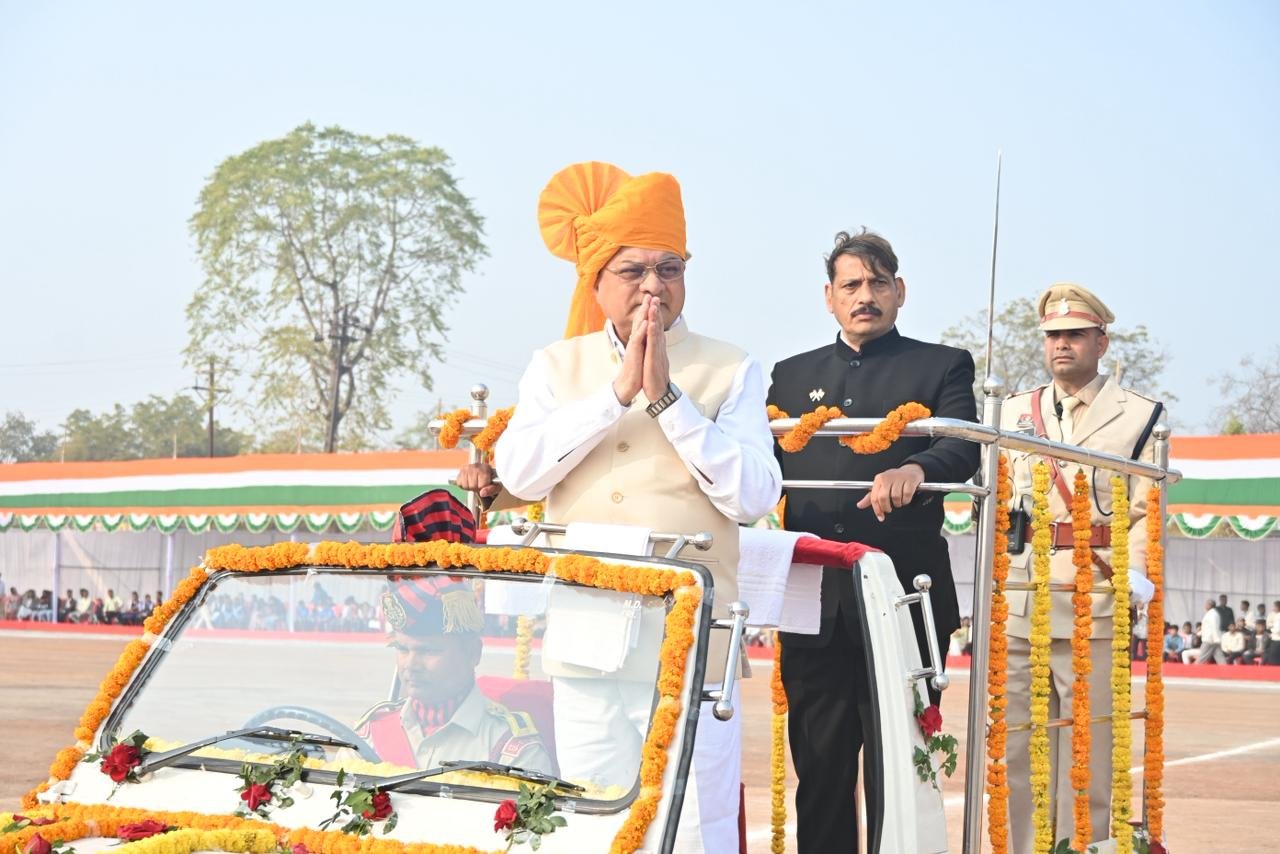 केबिनेट मंत्री लखन लाल देवांगन ने कवर्धा में किया ध्वजारोहण 1 1769408114 174c2dba57f297ff137f