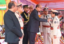 राज्यपाल ने गणतंत्र दिवस समारोह में वीरता, शौर्य एवं उत्कृष्ट सेवा के लिए किया सम्मानित