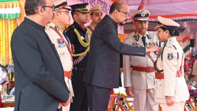 राज्यपाल ने गणतंत्र दिवस समारोह में वीरता, शौर्य एवं उत्कृष्ट सेवा के लिए किया सम्मानित 2 राज्यपाल ने गणतंत्र दिवस समारोह में वीरता, शौर्य एवं उत्कृष्ट सेवा के लिए किया सम्मानित