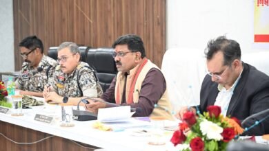 उपमुख्यमंत्री विजय शर्मा ने बीजापुर में जिला स्तरीय अधिकारियों से नियद नेल्ला नार योजना की ली समीक्षा बैठक, कहा - 31 मार्च 2026 तक सशस्त्र माओवाद के पूर्ण उन्मूलन निश्चित