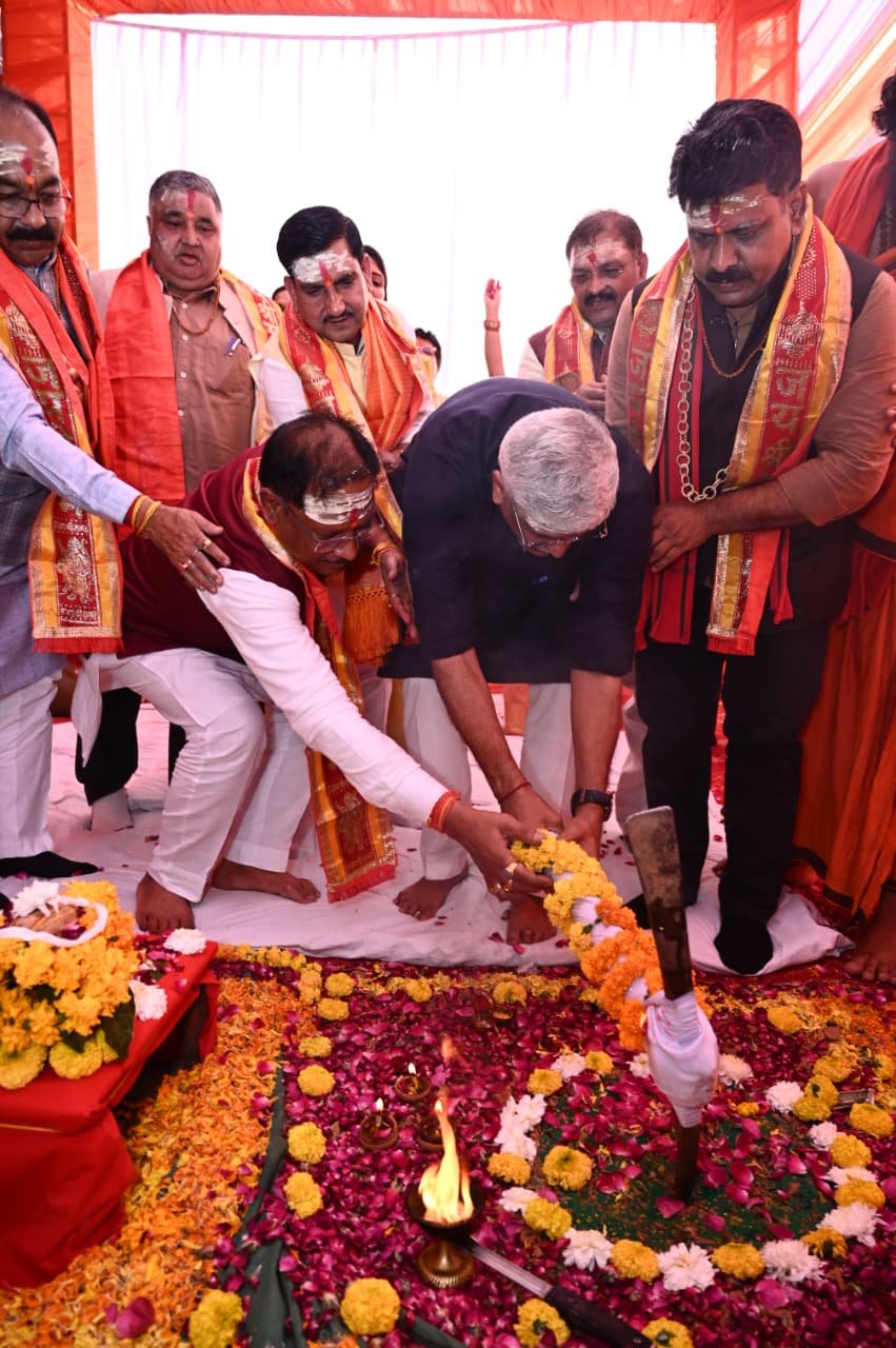 भोरमदेव कॉरिडोर विकास परियोजना का केन्द्रीय पर्यटन मंत्री गजेन्द्र सिंह शेखावत एवं मुख्यमंत्री विष्णुदेव साय ने किया भूमिपूजन 3 भोरमदेव कॉरिडोर विकास परियोजना का केन्द्रीय पर्यटन मंत्री गजेन्द्र सिंह शेखावत एवं मुख्यमंत्री विष्णुदेव साय ने किया भूमिपूजन