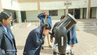 कबीरधाम जिले में दो दिवसीय खगोल कार्यशाला एवं रात्रिकालीन आकाश अवलोकन कार्यक्रम संपन्न; टेलीस्कोप से बच्चों ने देखा सूर्य, चंद्रमा, शनि और अन्य ग्रहों का लाइव अद्भुत नजारा