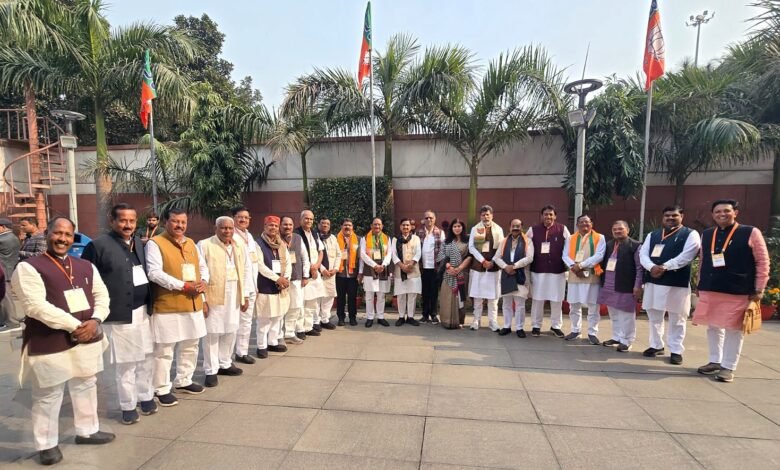 नितिन नबीन के नामांकन कार्यक्रम में शामिल हुए छत्तीसगढ़ के भाजपा पदाधिकारी