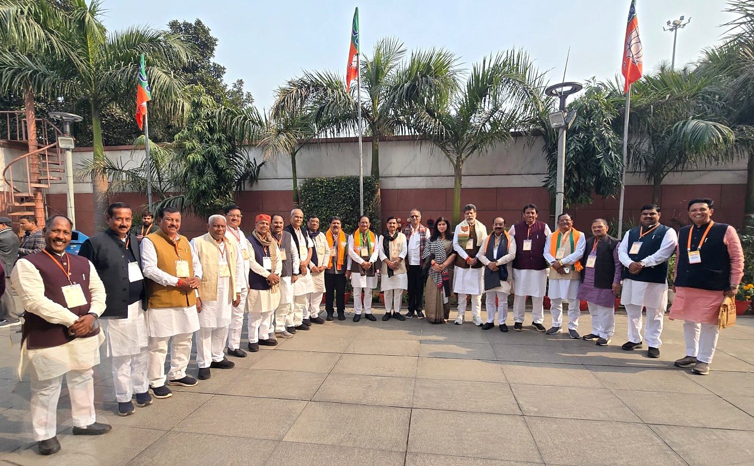 नितिन नबीन के नामांकन कार्यक्रम में शामिल हुए छत्तीसगढ़ के भाजपा पदाधिकारी