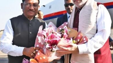 Amit Shah arrives in Raipur: अमित शाह पहुंचे रायपुर, सीएम विष्णु देव साय ने किया स्वागत, 3 दिन छत्तीसगढ़ में रहेंगे शाह 20 amit shah 1