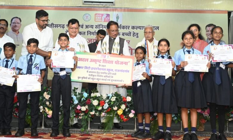 मेहनत की चमक और सरकारी संबल : श्रमिक की बेटी डिंपल कश्यप अब संस्कार सिटी स्कूल में संवार रही अपना भविष्य 17 ddd