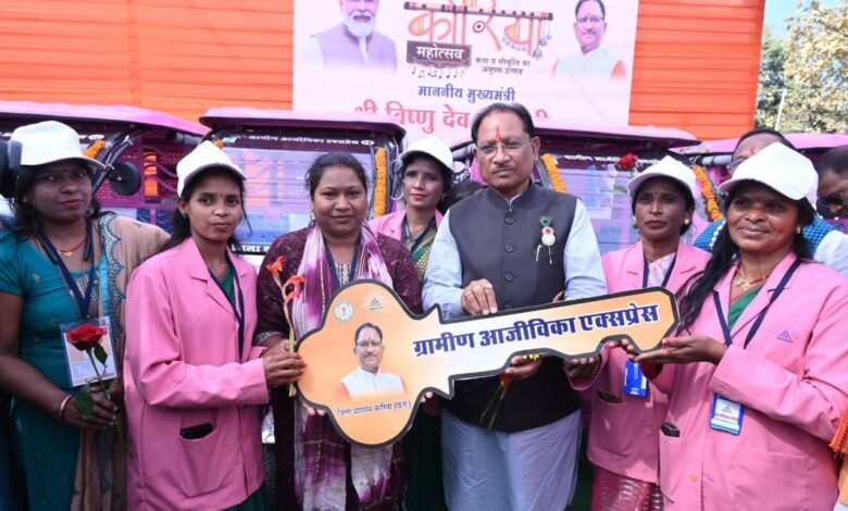 ई-रिक्शा से बच्चों को विद्यालय पहुंचाकर स्वावलंबन की मिसाल बनीं गीता दीदी 18 reehhh