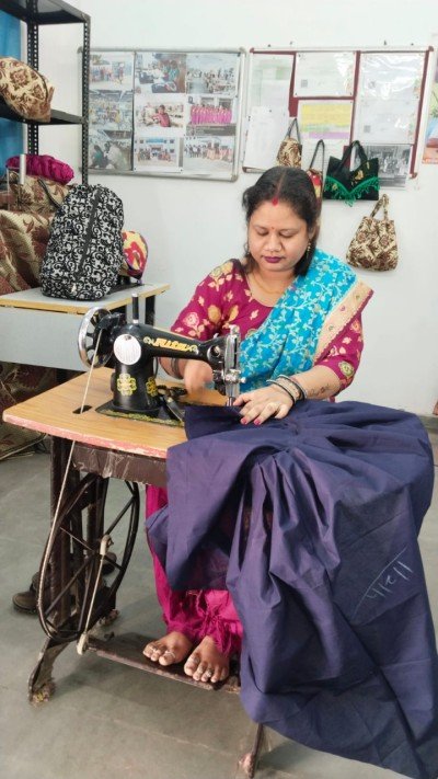 Self-Reliance And Women Empowerment: टेलरिंग के व्यवसाय में पूजा को मिला मजबूत आधार...आर्थिक रूप से हुई सक्षम 1 1772356302 7ad35f8ef96743ef612d