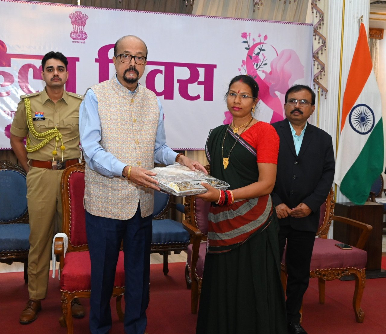 लोकभवन में अंतरराष्ट्रीय महिला दिवस पर जमीनी स्तर पर कार्यरत महिलाओं का सम्मान 2 1772966649 ae299816931d8267dfdd