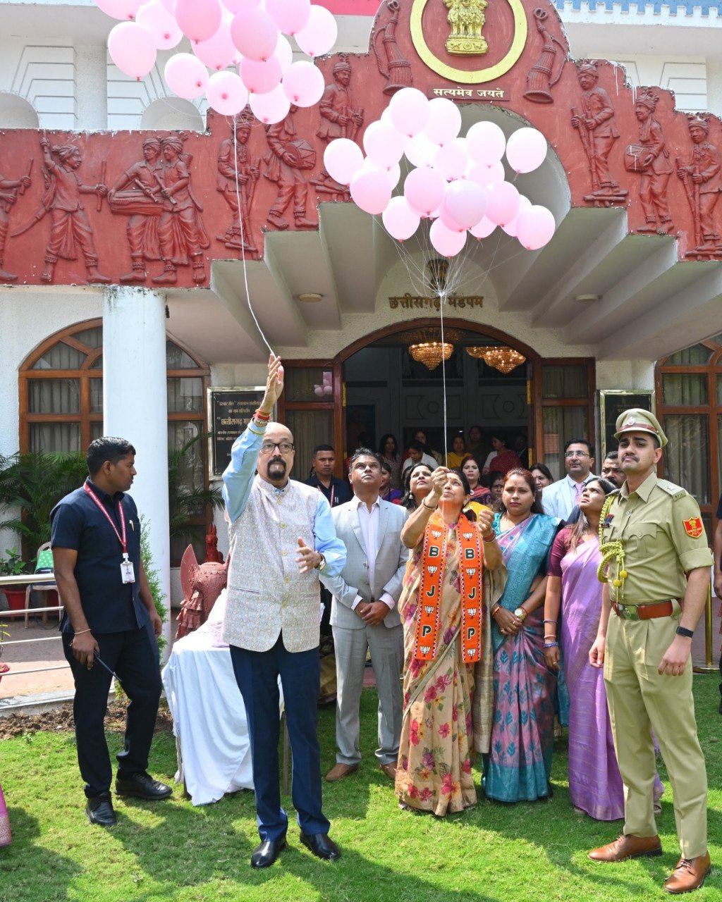 लोकभवन में अंतरराष्ट्रीय महिला दिवस पर जमीनी स्तर पर कार्यरत महिलाओं का सम्मान 1 1772966680 4c4fe6396014458de8c6