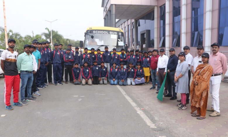 सरगुजा ओलंपिक के लिए सूरजपुर के 410 खिलाड़ी होंगे शामिल, जिला पंचायत सीईओ ने बस को हरी झंडी दिखाकर किया रवाना 5 1774011514 fb4c89bd631133700452