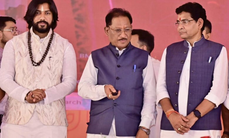 मुख्यमंत्री विष्णुदेव साय ने दीनदयाल उपाध्याय भूमिहीन कृषि मजदूर कल्याण योजना के तहत राशि का किया अंतरण, प्रदेश के 4.95 लाख से अधिक कृषकों के खातों में 495 करोड़ रुपये से अधिक की राशि अंतरित 6 मुख्यमंत्री विष्णुदेव साय ने दीनदयाल उपाध्याय भूमिहीन कृषि मजदूर कल्याण योजना के तहत राशि का किया अंतरण, प्रदेश के 4.95 लाख से अधिक कृषकों के खातों में 495 करोड़ रुपये से अधिक की राशि अंतरित