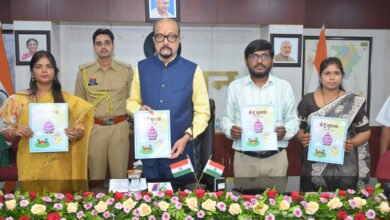 धमतरी के प्रतिभाशाली बच्चों से मिले राज्यपाल डेका, 5-5 हजार प्रोत्साहन राशि की घोषणा 2 1774517936 fb3f27b9cd413efc9f88