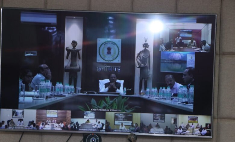 मुख्यमंत्री विष्णु देव साय ने वीडियो कॉन्फ्रेंसिंग में घरेलू गैस सिलेंडरों की निर्बाध आपूर्ति बनाए रखने के दिए निर्देश 2 1774696086 5be44c388050a7e82a6d