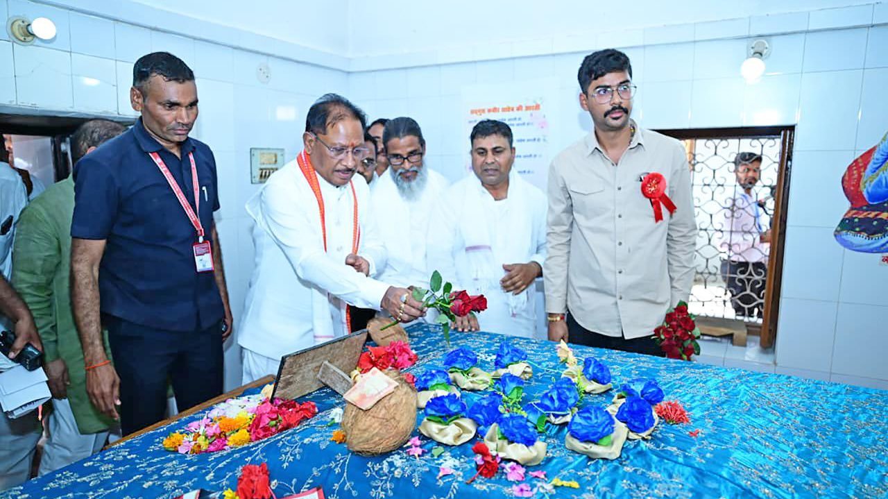 Saint Kabir's Words Unite The Society: संत कबीर की वाणी समाज को जोड़ती है, सरकार का संकल्प जनजीवन संवारता है : मुख्यमंत्री विष्णु देव साय 5 HCU57BQaoAA4prd