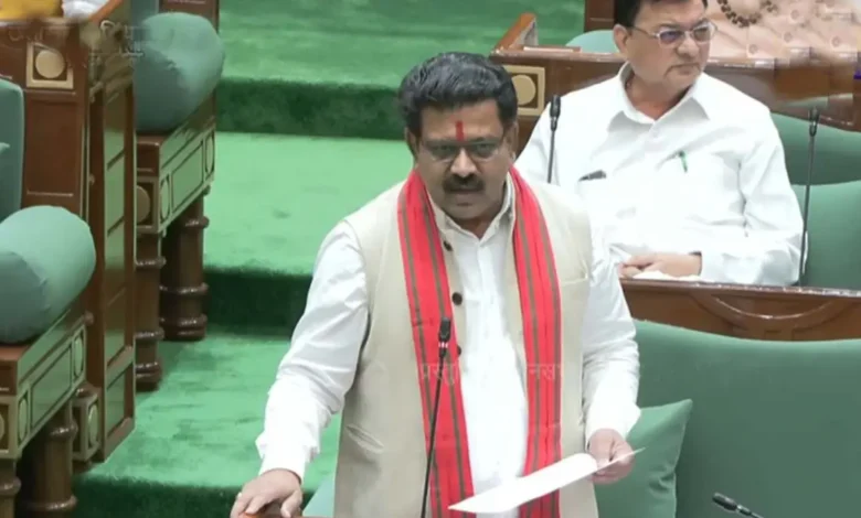 धर्म स्वातंत्र्य विधेयक पारित : विपक्ष की गैर मौजूदगी में हुई लंबी चर्चा, सीएम साय बोले अशिक्षा-गरीबी का फायदा उठाने वालों पर लगेगी रोक, गृहमंत्री शर्मा बोले- शहरों तक पहुंच चुकी थी धर्मातरण की आग 1 धर्म स्वातंत्र्य विधेयक पारित : विपक्ष की गैर मौजूदगी में हुई लंबी चर्चा, सीएम साय बोले अशिक्षा-गरीबी का फायदा उठाने वालों पर लगेगी रोक, गृहमंत्री शर्मा बोले- शहरों तक पहुंच चुकी थी धर्मातरण की आग