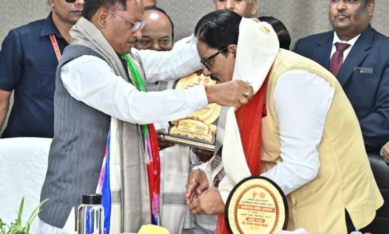 मुख्यमंत्री विष्णु देव साय ने नवनियुक्त उपाध्यक्ष गणेश शंकर मिश्रा के पदभार ग्रहण समारोह में की भागीदारी 26 iii