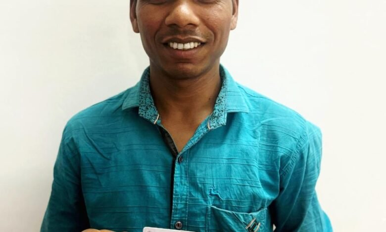 बंदूक छोड़ थामा मतदाता परिचय पत्र: पुनर्वासित युवा अब चुनेंगे अपना जनप्रतिनिधि 2 1775745397 6e15e3ce394d4b064084